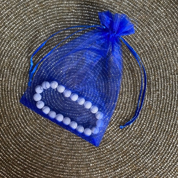 Howlite Bracelet Handmade Natural Gemstone 7 inch - Picture 3 of 3